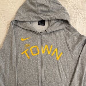 Nike Women’s Golden State Warriors “The Town” Gray Hoodie.